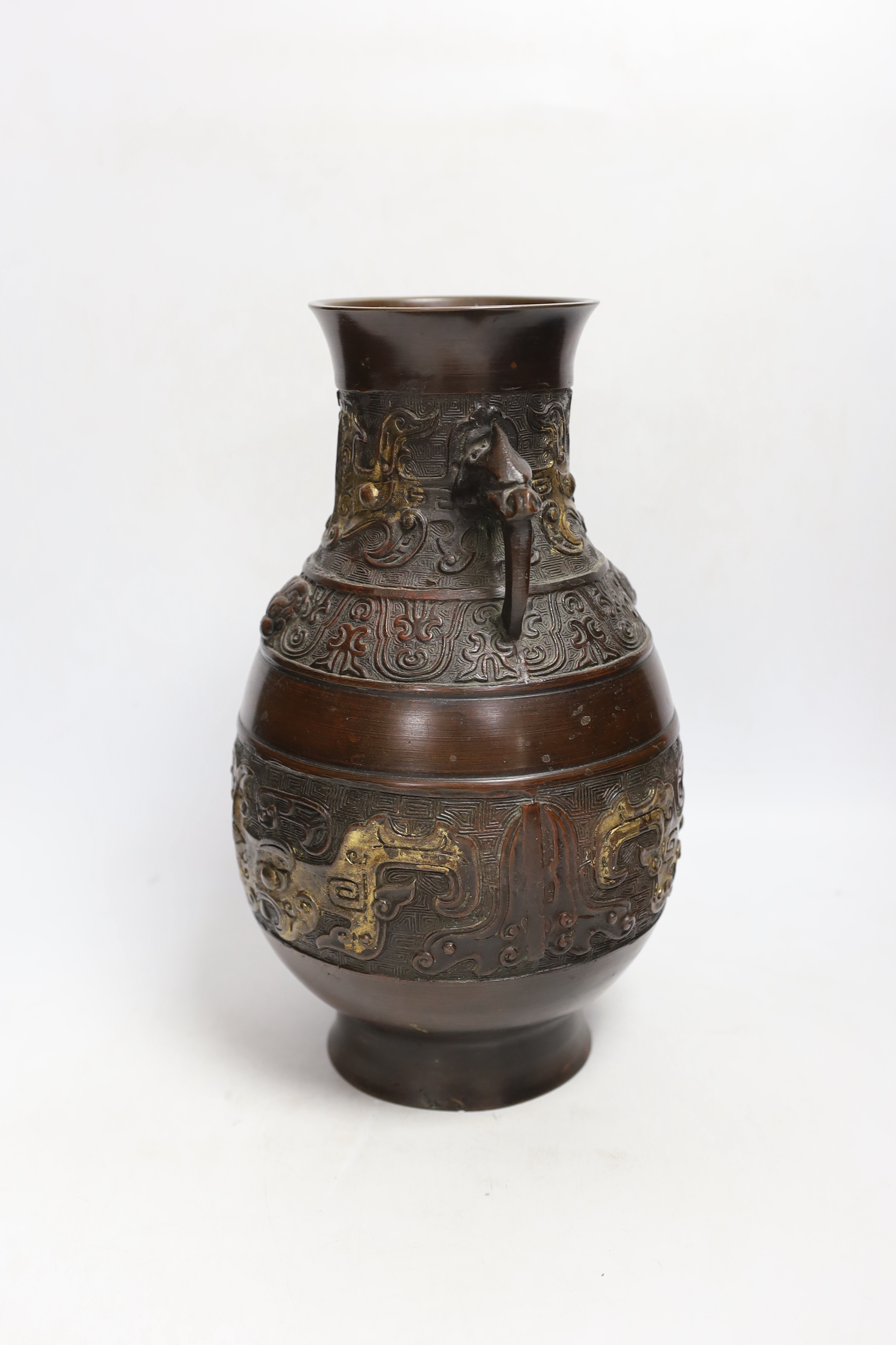 A Chinese gold splashed bronze vase, Qing period, 30cm